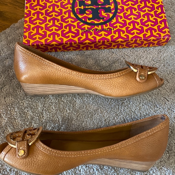 Tory Burch wedge sandals - Picture 3 of 6